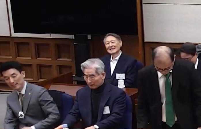 2월19일 서울중앙지방법원에서 열린 12·3 비상계엄 관련 내란 우두머리 혐의 1심 선고공판에 출석한 윤석열씨. ©서울중앙지방법원