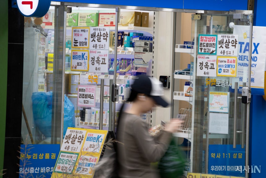 마운자로, 위고비 등 다이어트 약품을 쉽게 구할 수 있는 ‘성지’로 알려져 있는 서울의 한 약국 모습. ©시사IN 이명익