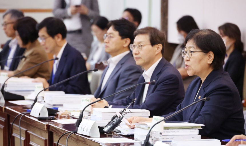 정은경 보건복지부 장관(맨 오른쪽)이 7월2일 제6차 국민연금기금운용위원회에서 발언하고 있다. ©연합뉴스