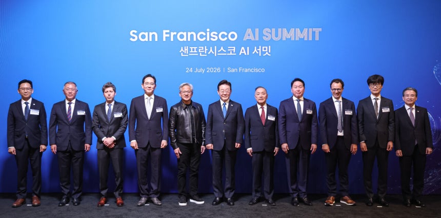 7월24일 이재명 대통령이 미국 샌프란시스코 더 미드웨이에서 열린 샌프란시스코 AI 서밋에서 단체 사진을 촬영하고 있다. ©연합뉴스