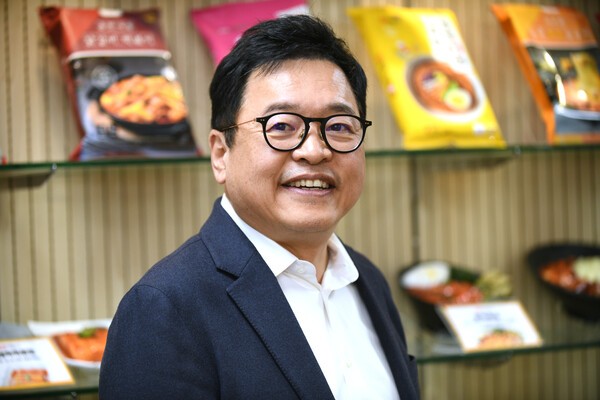[워크 인사이드] 이호성 성백F&S 대표 “좋아하는 <b>떡볶이</b>로 사업가 꿈 이...