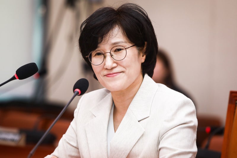 여가위, <b>원민경</b> 여성가족부 <b>장관</b> 후보자 인사<b>청문</b> 경과<b>보고서</b> 채택