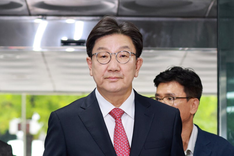 '<b>통일교 1억 수수</b>' <b>권성동</b> 구속…"증거 인멸 염려"