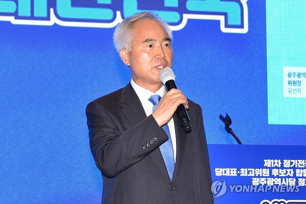 더불어민주당 양부남 광주시당 위원장(광주서구을)은 "유능하고 참신한 여성 인재들이 정치의 주역으로 성장할 수 있도록 제도적 뒷받침과 지원을 아끼지 않겠다"고 밝혔다.   ⓒ연합뉴스