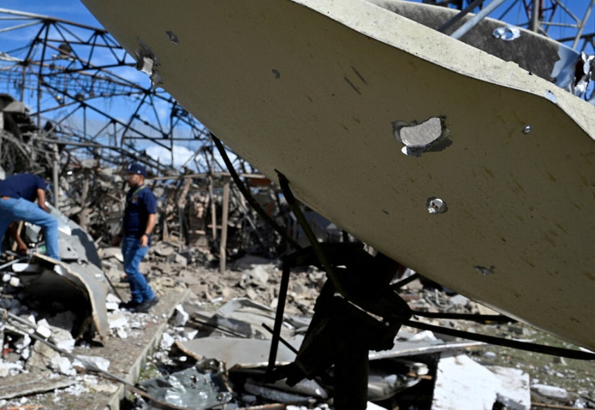 2일(현지시각) 미국의 공습으로 베네수엘라 카라카스 외곽의 건물이 파괴됐다.ⓒ로이터 연합뉴스