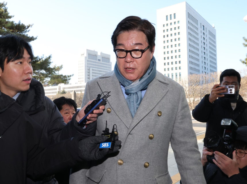 '쌍방울 대북 송금 사건' 수사 과정에서 제기된 '연어·술파티 회유 의혹'과 관련해 김성태 전 쌍방울 회장이 8일 오전 서울 서초구 서울고검 인권침해점검 태스크포스(TF)에서 조사를 받기 위해 출석하고 있다.ⓒ연합