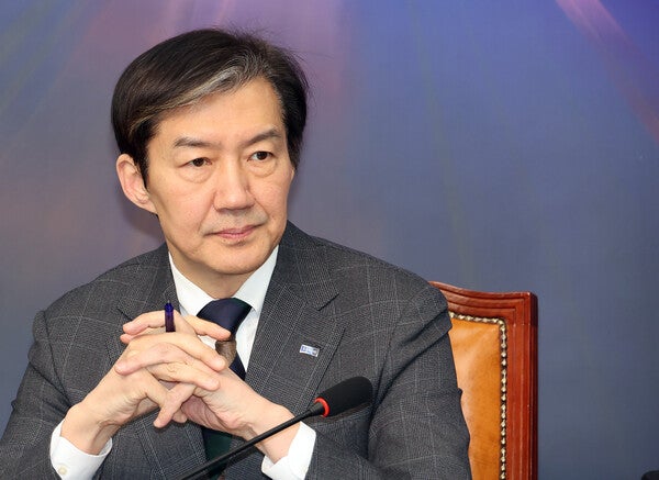 조국혁신당 조국 대표가 지난 9일 국회에서 열린 최고위원회의에서 생각에 잠겨 있다. © 연합뉴스