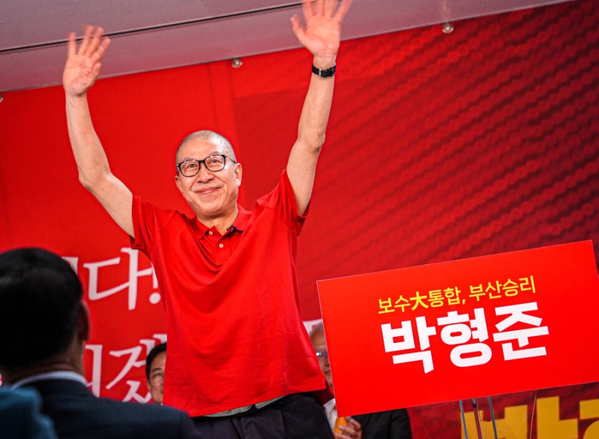 지난 3월 28일 열린 부산진구 부전동 경선 사무소 개소식에 참석한 박형준 부산시장. 박 시장은 앞서 이달 23일 부산 글로벌허브도시 특별법 제정을 촉구하며 삭발한 바 있다. ⓒ박