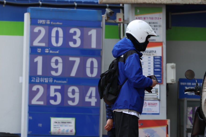 17일 서울 시내 주유소 모습    </div>

    <div class=