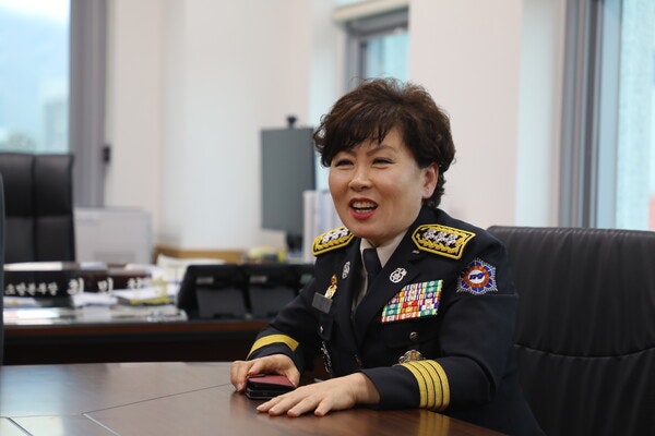 여성 최초 소방정감 이오숙 취임… 전남광주통합 소방본부, 조직문화 쇄신 시험대