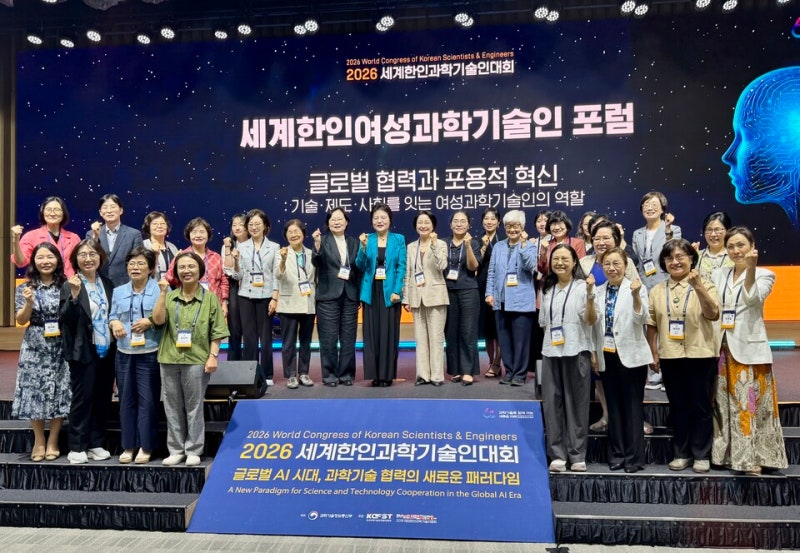 완경 침묵 깨고, AI 성별 격차 좁히는 여성들