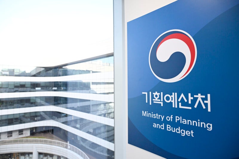 상반기 국가 총수입 382조원, 19%↑...<b>나라살림 적자</b> 3년 만에 <b>최저</b>