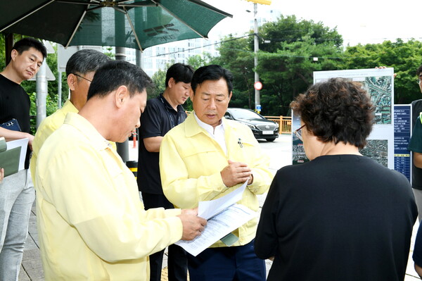 신동화 구리시장은 지난 19일 토평정수장과 자원회수시설, GTX-B 재정구간 4공구 건설공사 예정지를 차례로 방문했다.    </div>

    <div class=