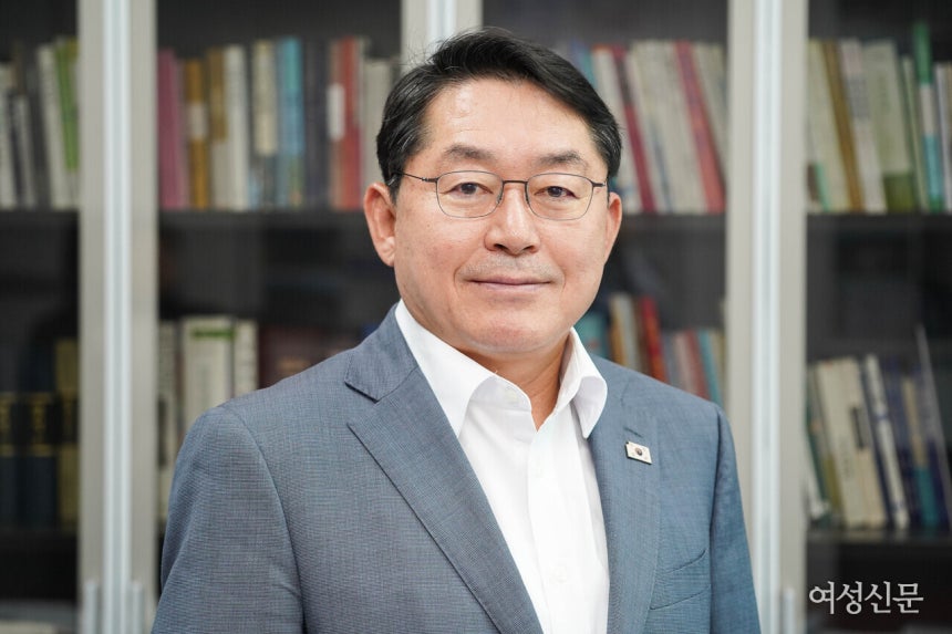 더불어민주당 박희승 의원이 최근 여성신문과의 서면 인터뷰에서 "국립의전원을 남원에 확정하고, 국립중앙의료원의 지방 이전을 2차 이전의 틀에서 함께 검토하면, 공공의료 재배치와 균형발전을 동시에 이루는 상징적 사례가 