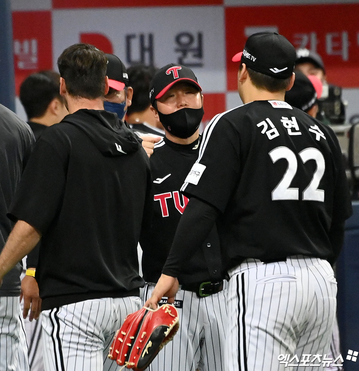 5연승 도전 LG, 롯데 반즈 상대 좌타자 5명 배치 승부수