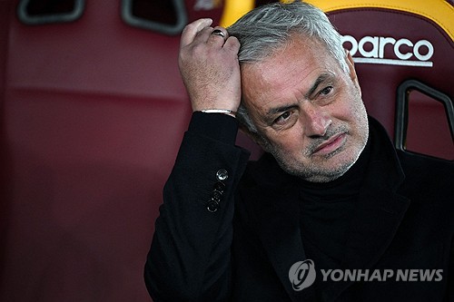 [오피셜] 또 '무리뉴 3년차' 저주인가…로마, <b>무리뉴 감독</b> 경질