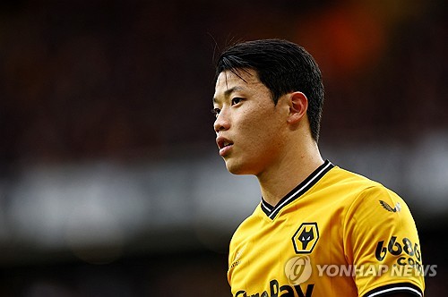 '최다 득점' <b>황희찬</b> 돌발변수? 주전 경쟁 불가피…감독이 공격수 영입 계획 인...
