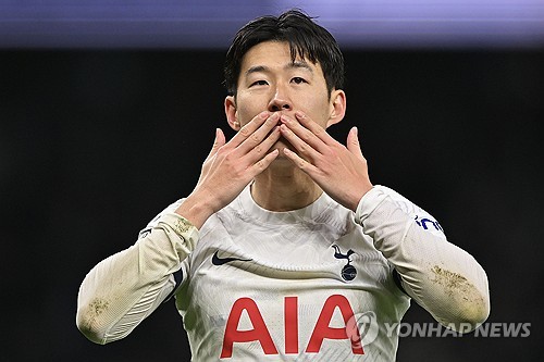 손흥민, '<b>호날두</b> 넘어' 亞 최고 등극…7년 연속 '아시아 발롱도르' 수상