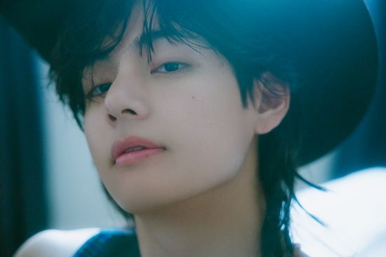 舞台の天才」BTS V「年末のステージでカッコよかった男性