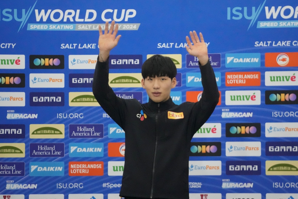 '올림픽 챔피언 꺾었다' <b>정재원</b>, <b>월드컵 5차</b> 대회 남자 매스스타트 금메달