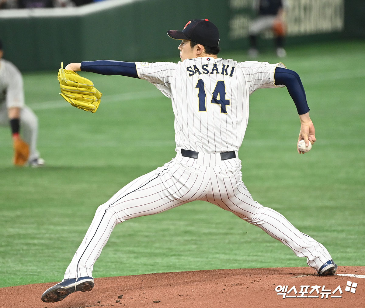 '괴물<b>투수</b>' <b>사사키</b> 행보, 미국도 관심…MLB닷컴 "언제 이적하고 싶은 건데?"