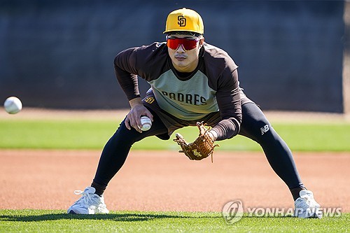 <b>김하성</b>, '<b>주전 유격수</b>' 전격 복귀…보가츠도 "김하성 인정한다"