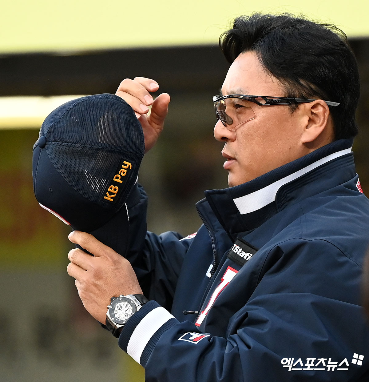 KIA 외인 무너뜨린 곰 방망이, <b>국민타자</b>도 웃었다..."활발한 타격 의미 있다"...