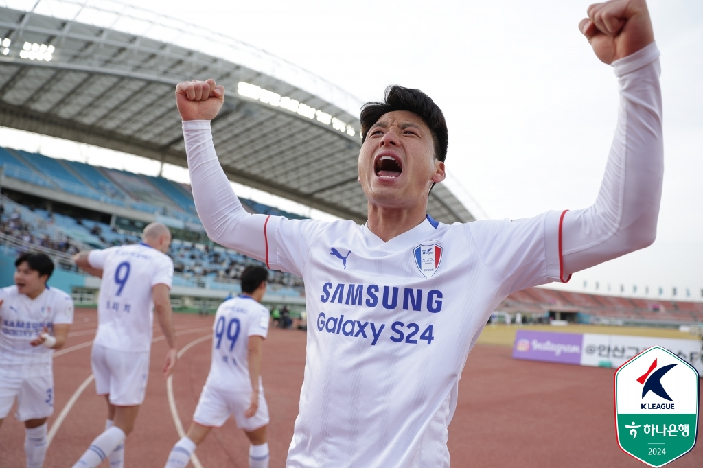 [K리그2 리뷰] '한호강 헤더 결승골' <b>수원</b>, <b>안산</b> 1-0 제압…염기훈호 2승째 챙...
