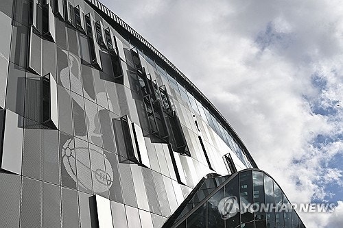 [속보] 토트넘 경기장 앞 '살인사건' 발생...흉기에 찔려 사망, 수사 진행 중