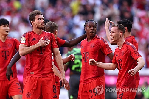 '하늘이 돕다' <b>김민재</b>, 발목 <b>부상</b> 경미…"<b>심각</b> NO"→뮌헨 팬들 안도의 한...