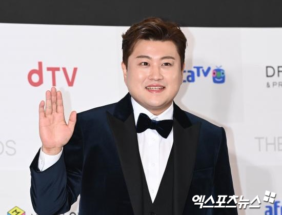 "일부 팬들의 의견"…<b>김호중</b> 팬카페, 감싸기 <b>논란</b>에 '결국 사과' [전문]