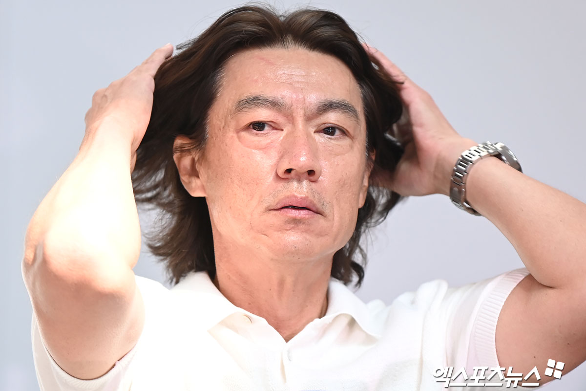 '유럽 출장' 홍명보 감독, 항공편 차질→'하루 늦은' 25일 귀국…월말 기자회견 예정