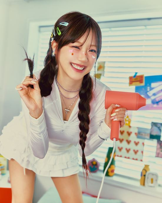 '대세 서머퀸'은 시그니처 지원…'성희롱 <b>논란</b>' 타격無·우려 극복 [엑'...