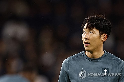 손흥민 빼고 경기하자…&apos;햄스트링 부상&apos; SON, 맨유전 결장?→토트넘 1티어 기자 무리하다 장기 부상 당할라