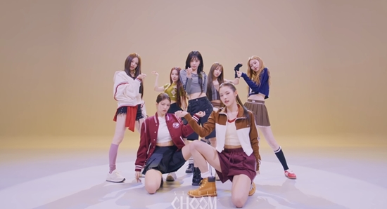 이즈나, 데뷔부터 '완성형 걸그룹' 진가 발휘