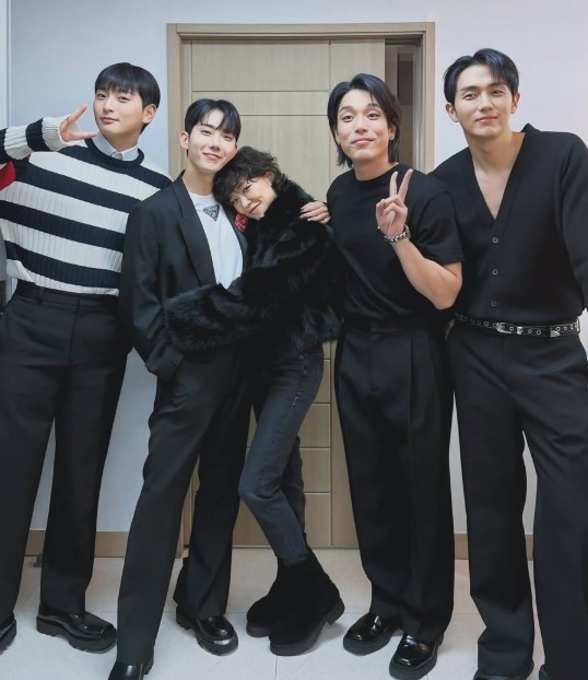 가인♥조권, 15년째 깨 쏟아지는 아담 부부