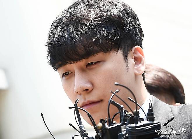 새해부터 분노 유발 '<b>승리</b> 근황'…"<b>강남 술집</b> 출몰" 비난 쏟아져 [엑's 이...