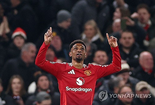 [벳조이]&apos;토트넘 뭐니? 비켜라&apos;…&apos;디알로 해트트릭 폭발&apos; 맨유, 사우샘프턴에 3-1 역전승→토트넘과 순위 바꿔 12위