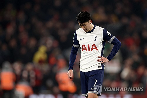 충격! 손흥민 '전술적 왕따'였나…홀로 외딴섬처럼 고립→토트넘 0점 전술, 리버풀전 0-4 대패 이유 있었다