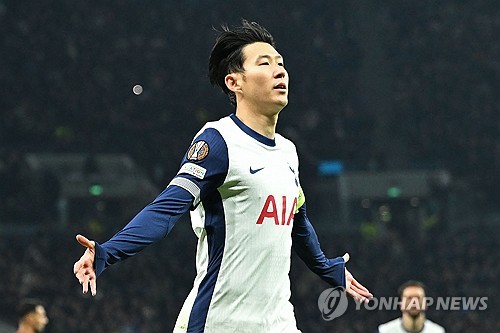 "올여름 '<b>손흥민</b> OUT' 불가피"…10년 동행 이대로 끝?→토트넘 선배, 친...