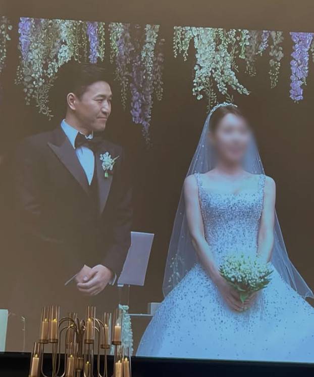 <b>김종민</b> <b>결혼식</b> 핫 하다…이효리 눈물·<b>하객</b>룩→얼굴공개 <b>논란</b> '같은날...