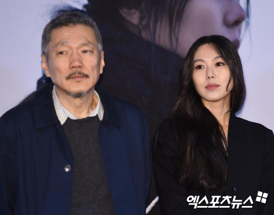 홍상수 감독과 김민희, 아들과의 행복한 일상 공개