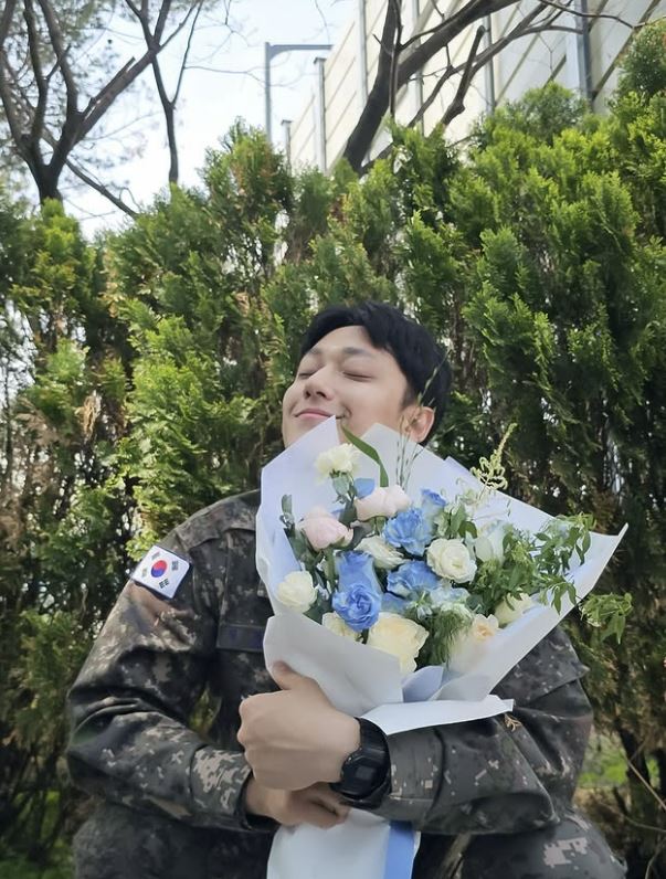 '<b>전역</b>' <b>이도현</b>, <b>임지연</b>에 꽃신 신겼다…"짧지 않았던 1년 9개월" [전문...