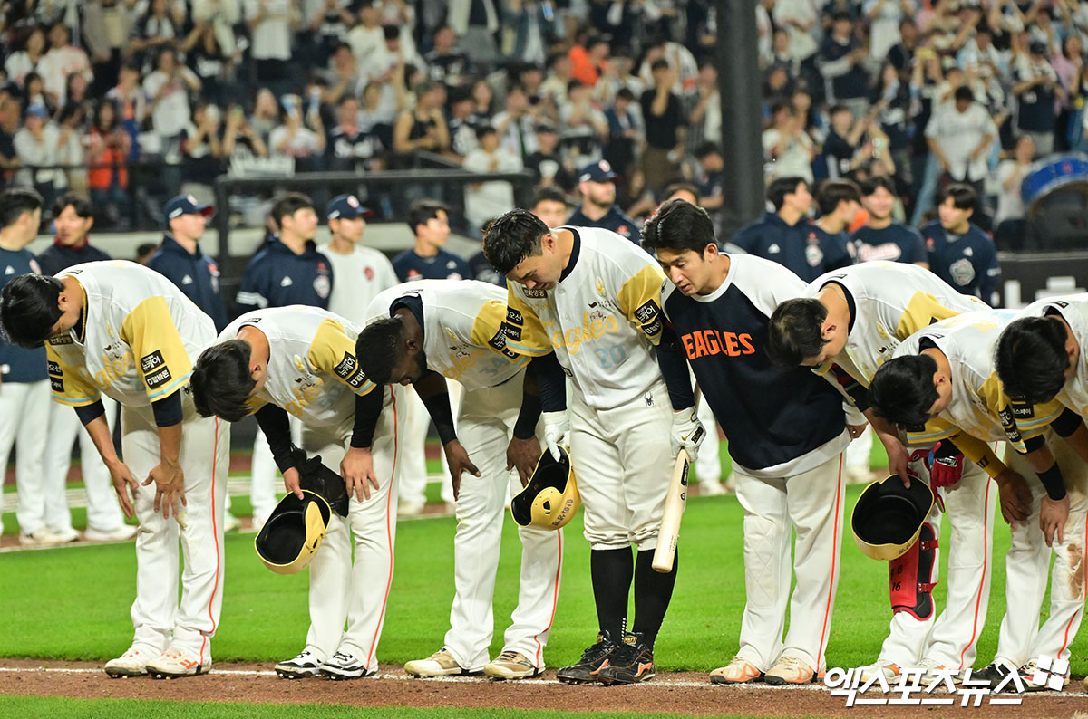 '12연승→2연패' 한화, 10일 만에 2위 내려앉다…<b>두산</b>, <b>잭로그</b> '발목 타...