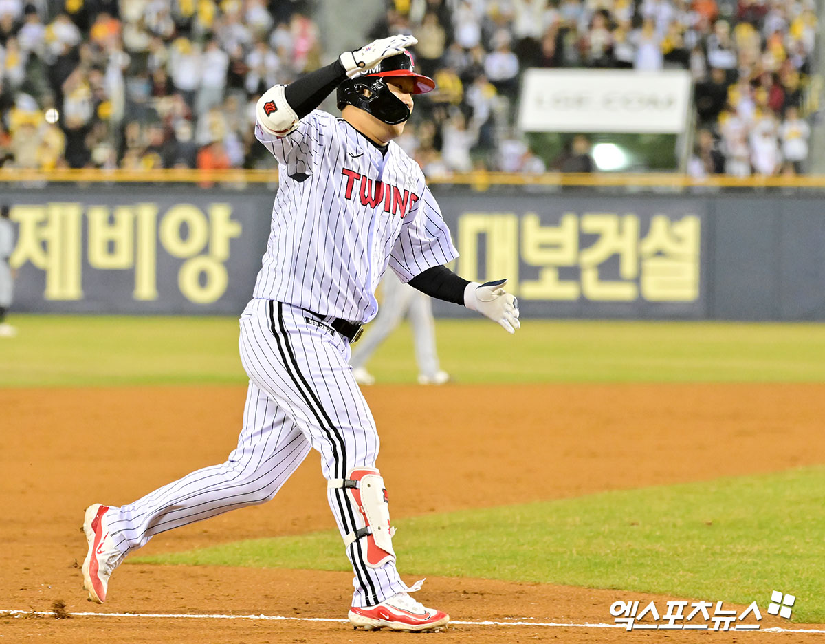 LG, 다시 '단독 선두'입니다!…문보경 4안타+송승기 QS 호투, 키움 12-0 대파 '5연승' 질주 [잠실:스코어]