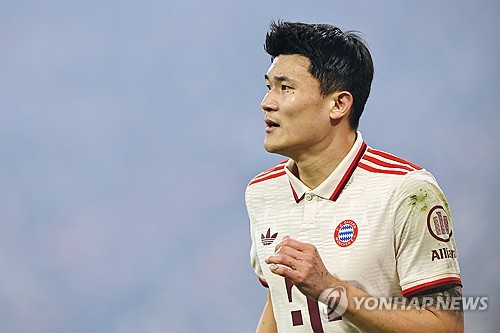 김민재 괜히 부상 참고 뛰었다…의미 없는 헌신 현지 언론 폭언→뮌헨은 &apos;방출 명단&apos; 등록