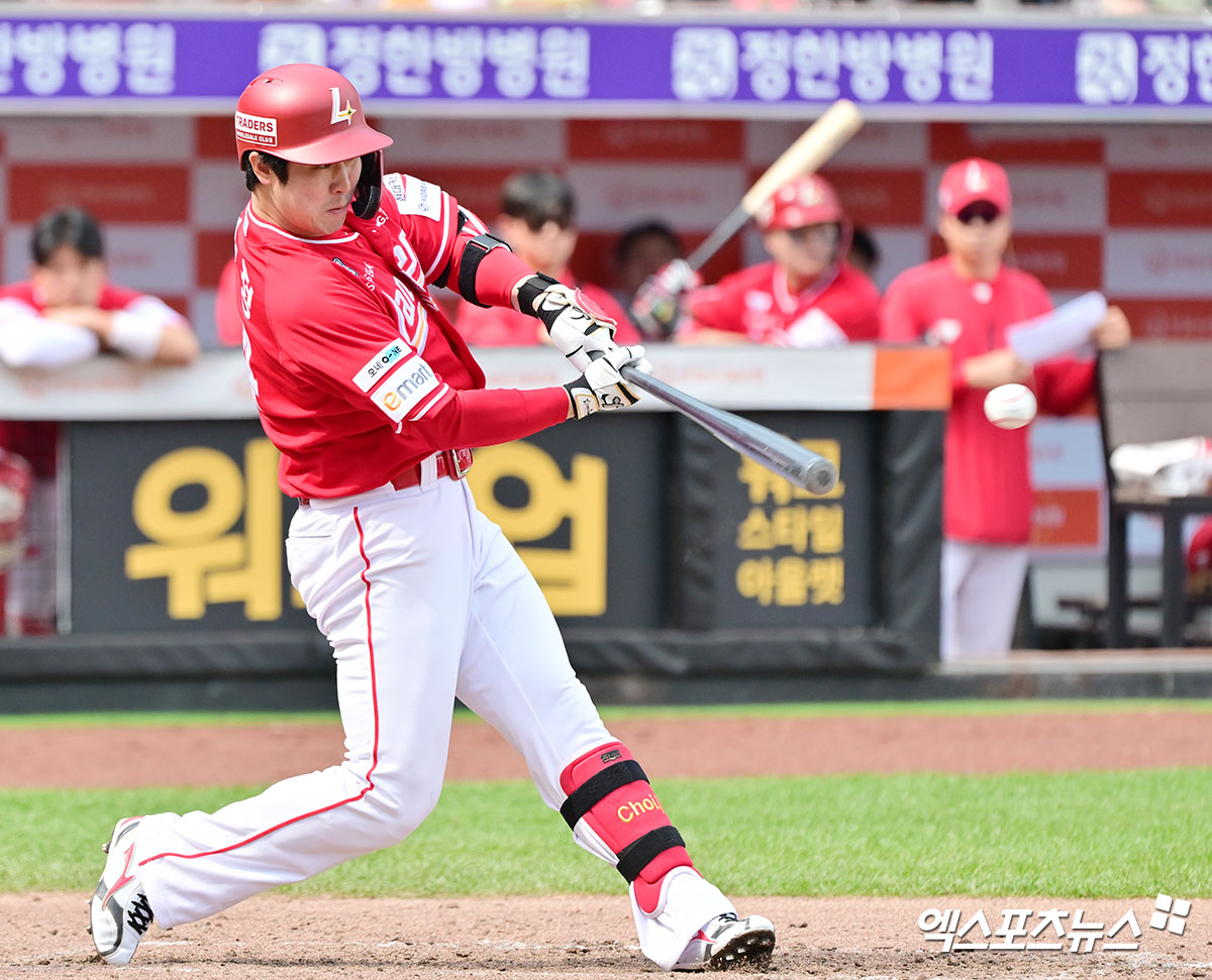<b>한화</b>, KBO '44년사 최초' 대기록 또 세웠다…홈 18G 연속 매진 신기록→...