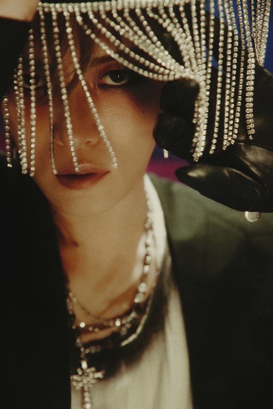 '컴백' <b>김재중</b>, 혼돈 속 '<b>록스타</b>'로 귀환