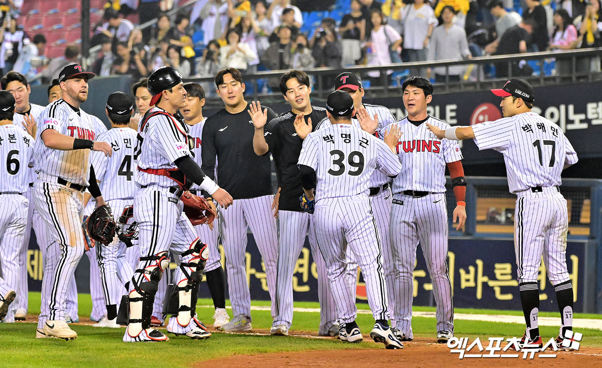 '외야의 <b>악마</b>' <b>박해민</b>, 한화 울린 통곡의 벽…염경엽 감독 "훌륭한 수비...