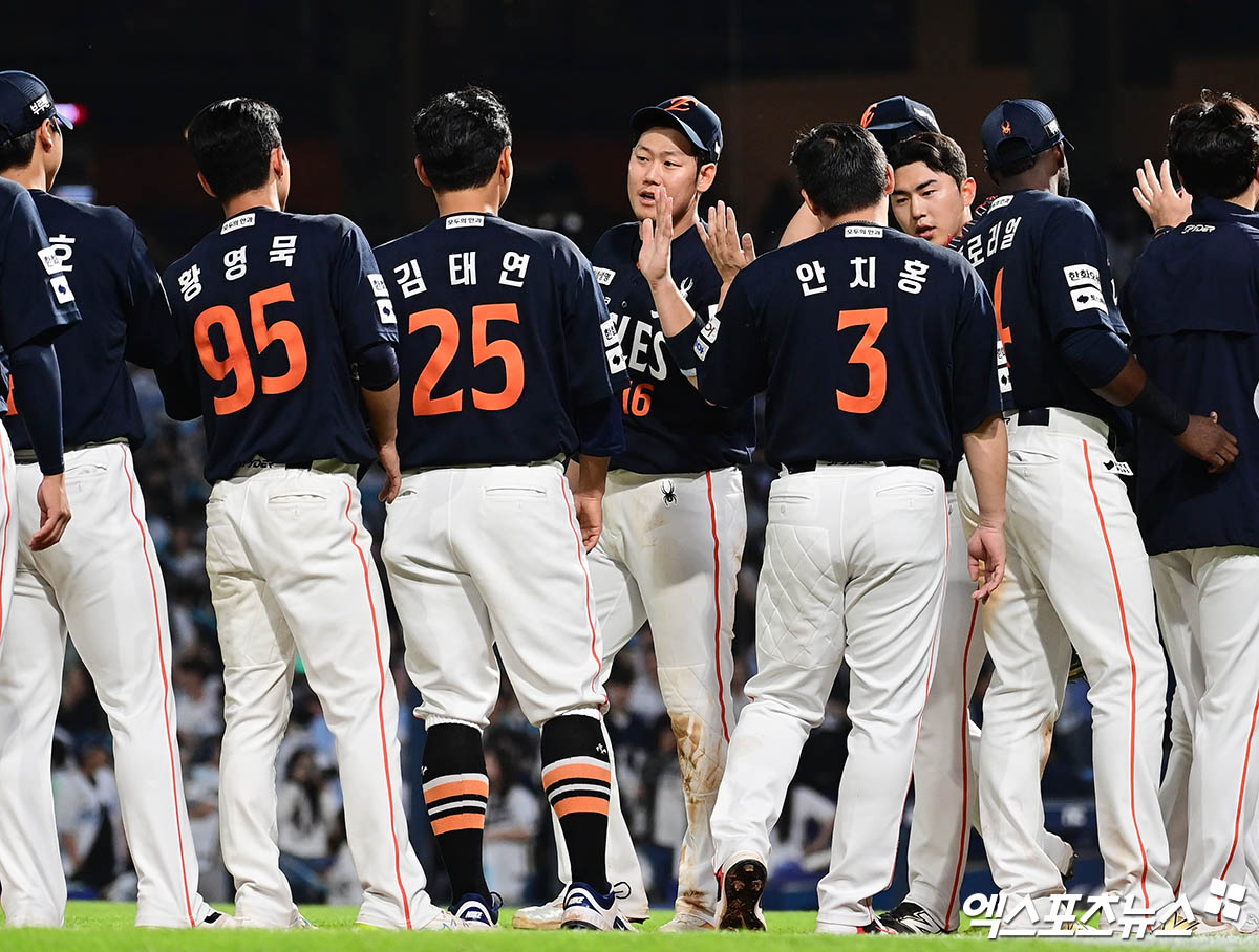 한화, 이런 '넉넉한 <b>승리</b>' 얼마 만이야…김경문 감독 "<b>류현진</b> 최소 <b>실점</b>...